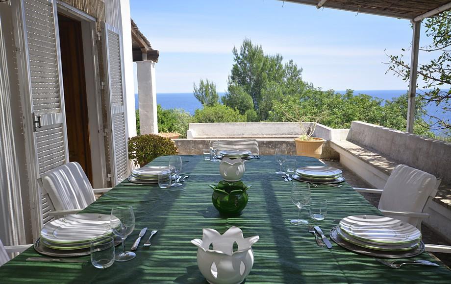 Ground floor - Furnished pergola sea view with dining table